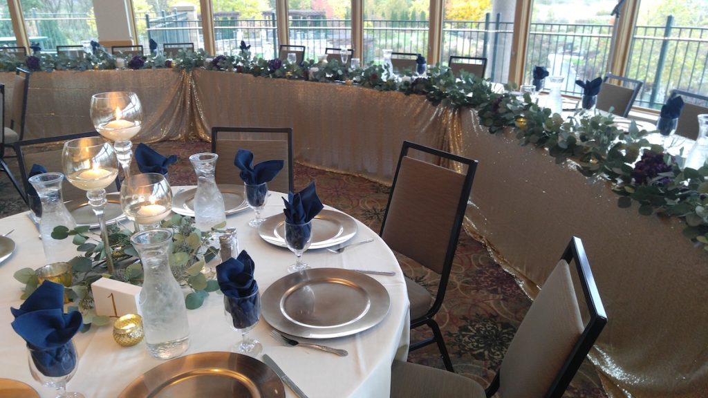 curved head table in navy and gold