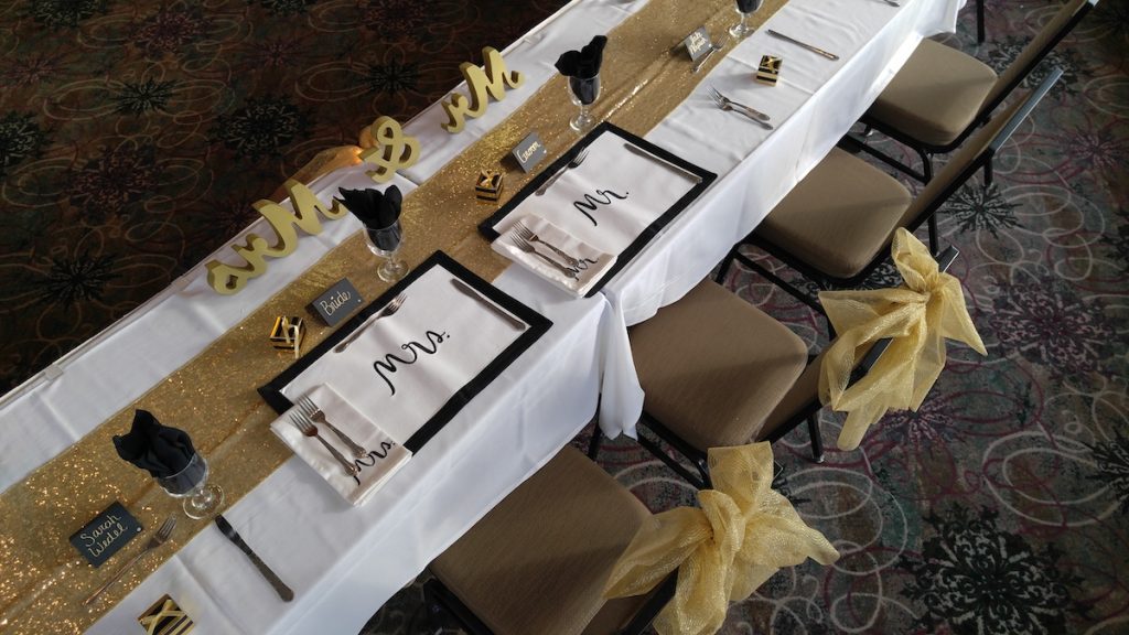 head table seating in black and gold